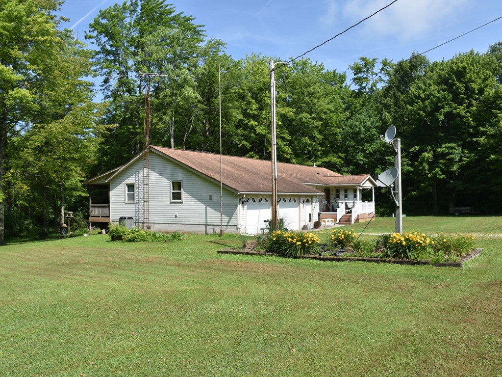 15897 Thompson Road Conneautville, PA 16406 - Photo 4 of 41