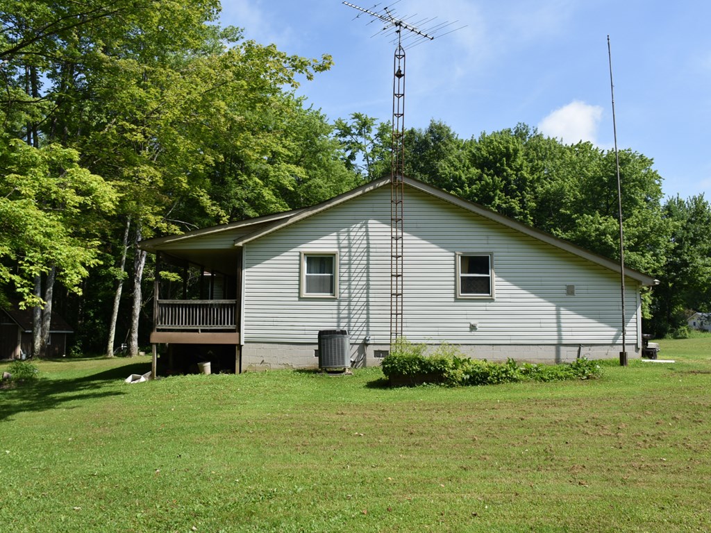 15897 Thompson Road Conneautville, PA 16406 - Photo 5 of 41
