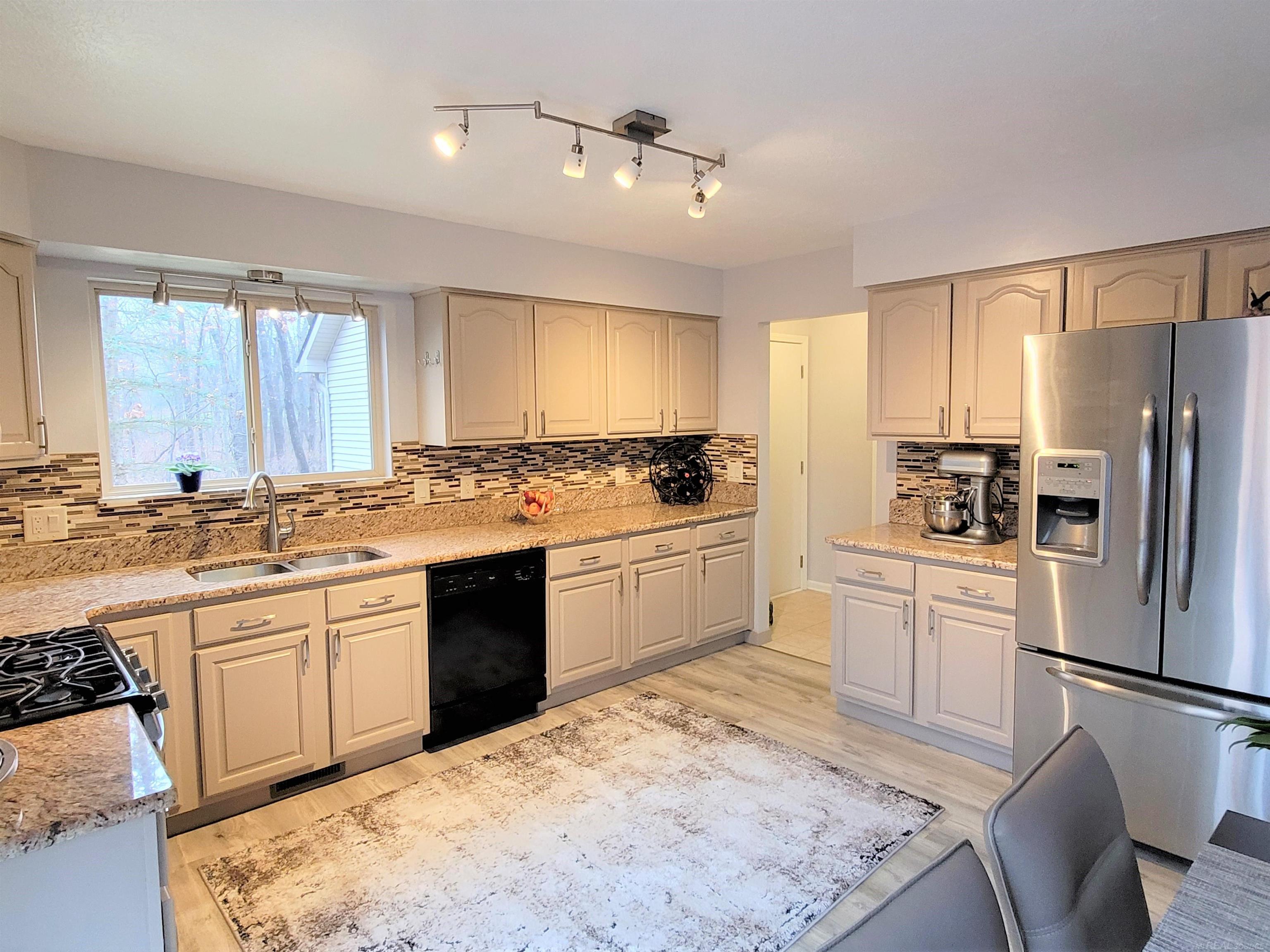 10854 Culver Road Brighton, MI 48114 - Photo 16 of 30 50114487-15.JPG
