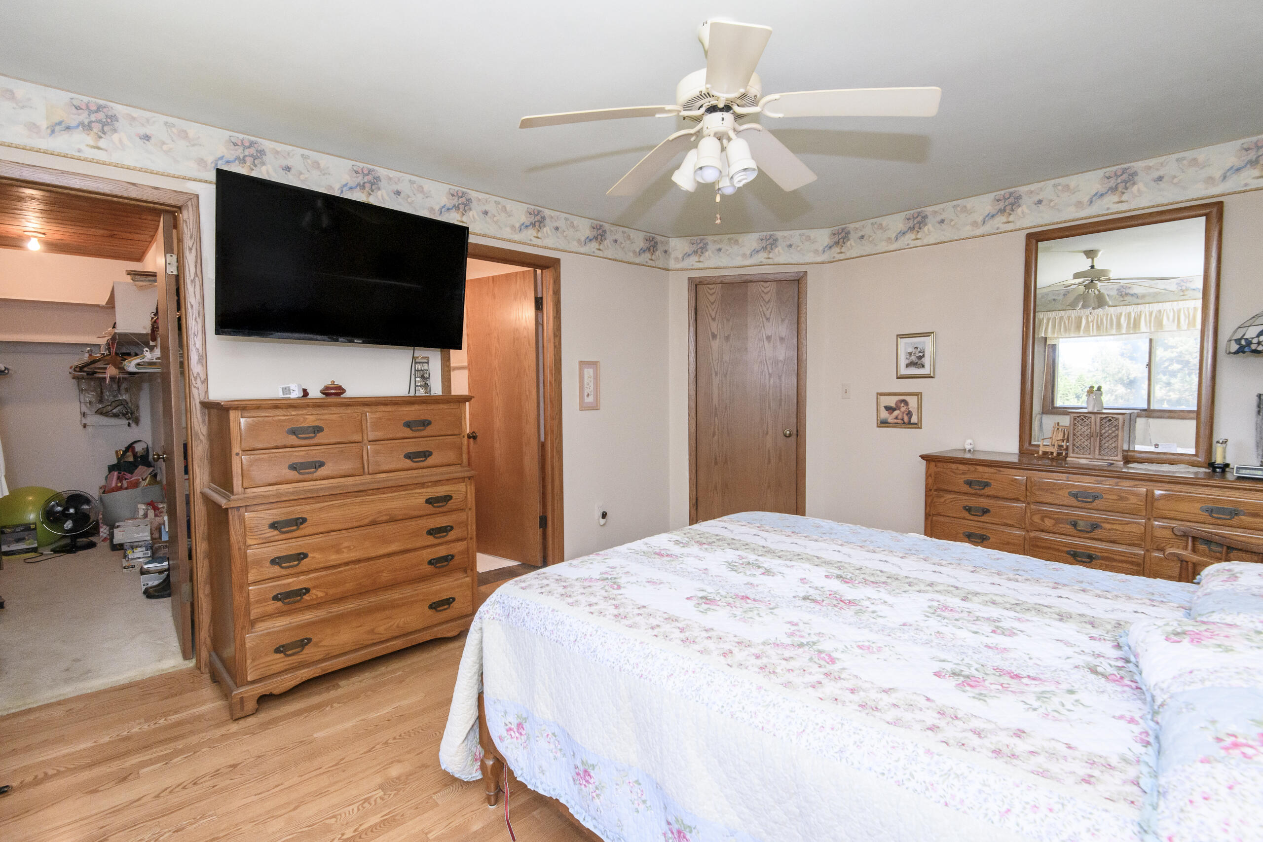 S78W31428 Sugden Road Mukwonago, WI 53149 - Photo 18 of 42 Primary Bedroom