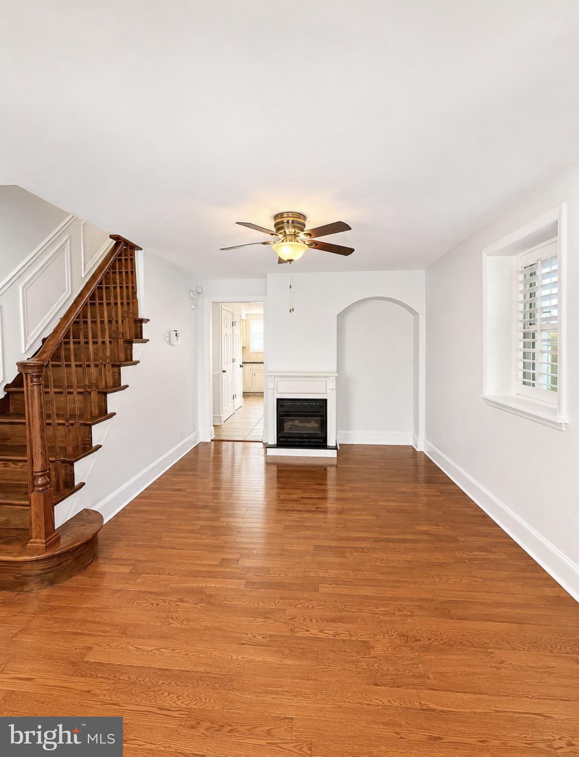 22 Balligomingo Road Conshohocken, PA 19428 - Photo 3 of 27 Living/Dining
