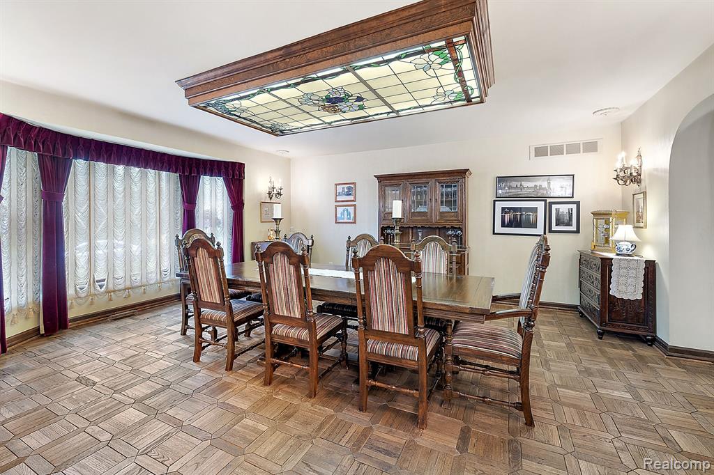 4670 Cove Road West Bloomfield, MI 48323 - Photo 5 of 37