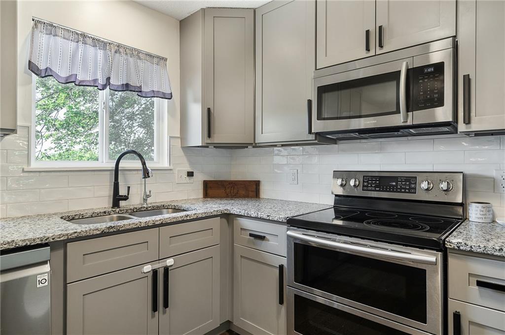 305 West South Street Spring Hill, KS 66083 - Photo 17 of 59