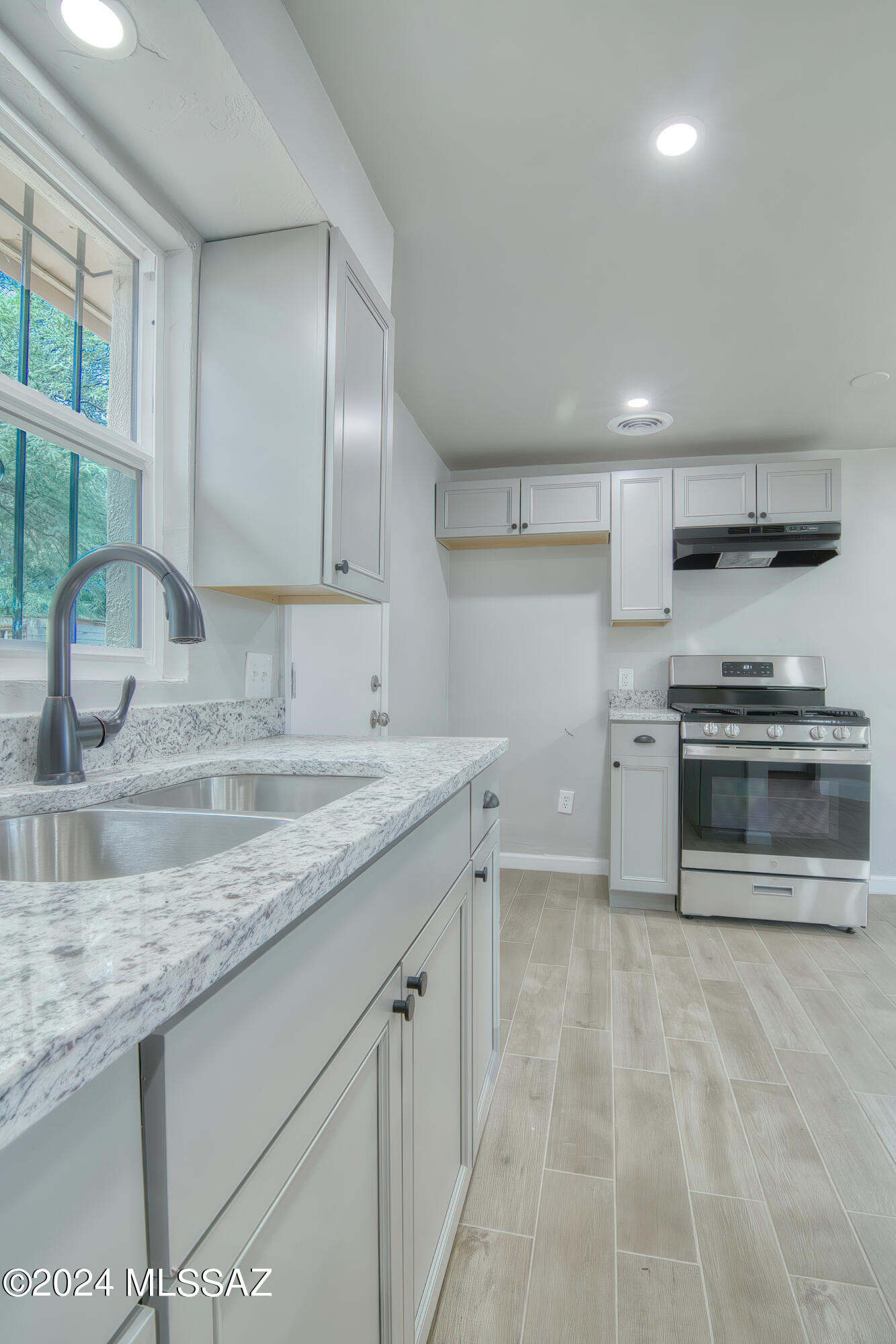 808 East Halcyon Road Tucson, AZ 85719 - Photo 11 of 49