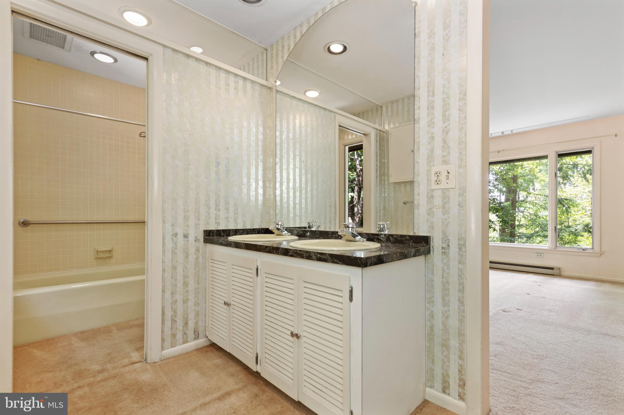 1236 Eagle Road New Hope, PA 18938 - Photo 28 of 40 Main Bedroom Bathroom
