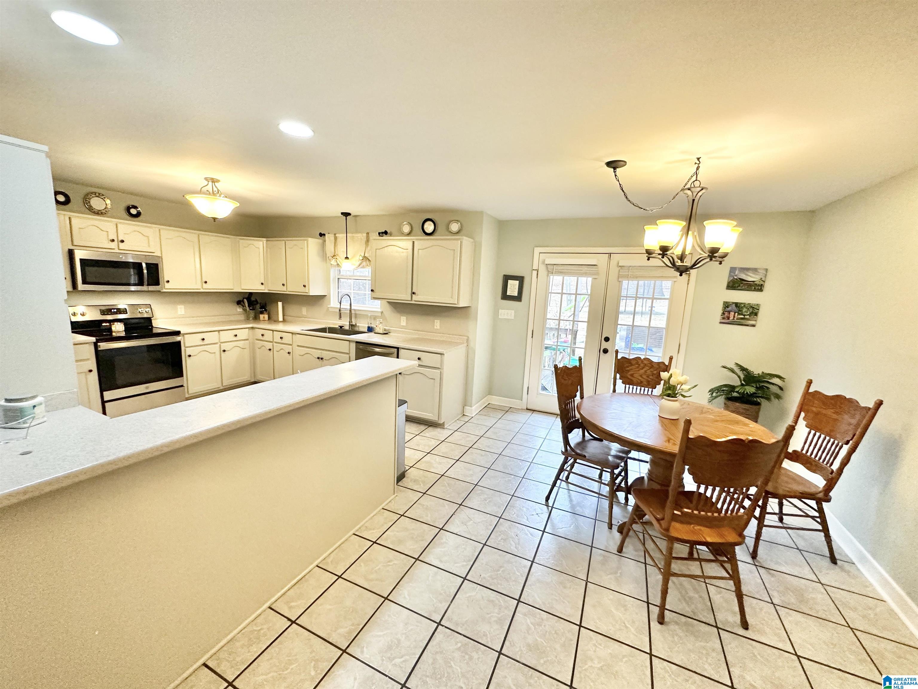 411 Roper Drive Trussville, AL 35173 - Photo 4 of 18