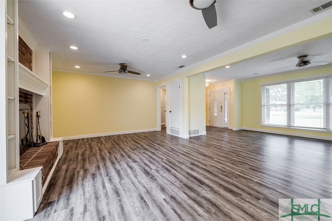 226 George Road Bloomingdale, GA 31302 - Photo 6 of 46 Living /dining room