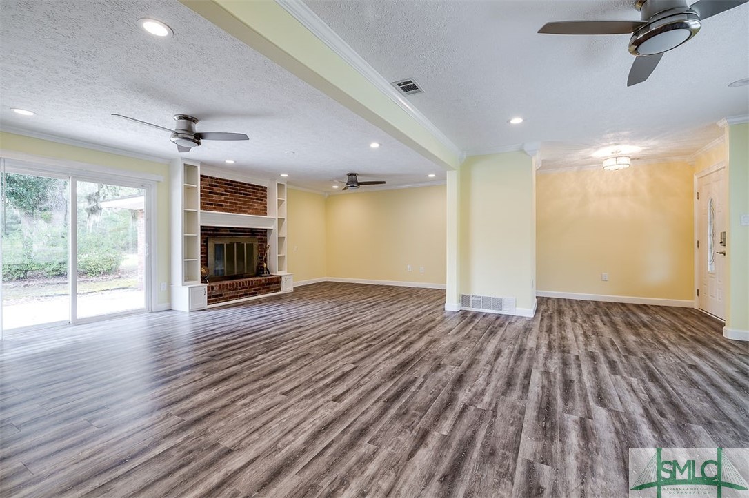 226 George Road Bloomingdale, GA 31302 - Photo 7 of 46 Living /Dining Room