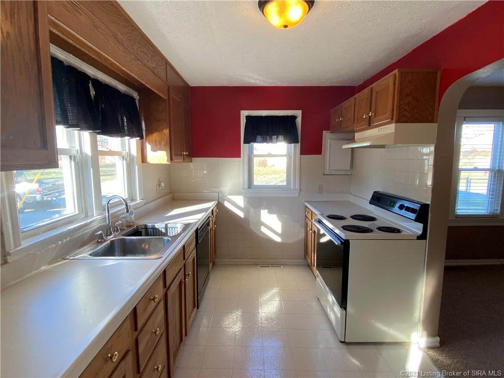 2015 West Moonglo Road Scottsburg, IN 47170 - Photo 8 of 19 Gallery Image 8