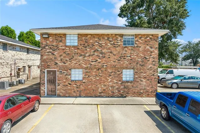 $900,000 | 901 East E Street, Chalmette, LA 70043