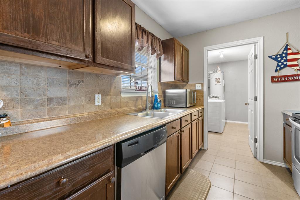 702 Aldridge Street Commerce, TX 75428 - Photo 3 of 18