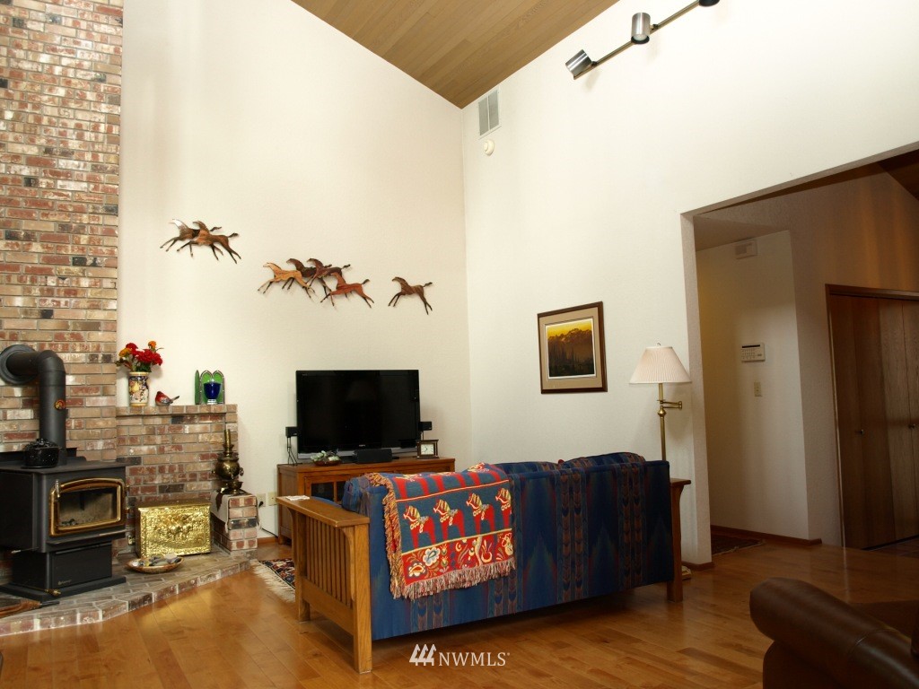 7032 Foothill Loop Southwest Olympia, WA 98512 - Photo 6 of 25 Gallery Image 6
