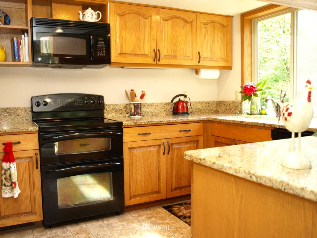 7032 Foothill Loop Southwest Olympia, WA 98512 - Photo 8 of 25 Gallery Image 8