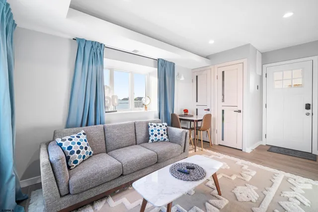 $2,000 | 21 North Albany Avenue, Unit 3, Atlantic City, NJ 08401