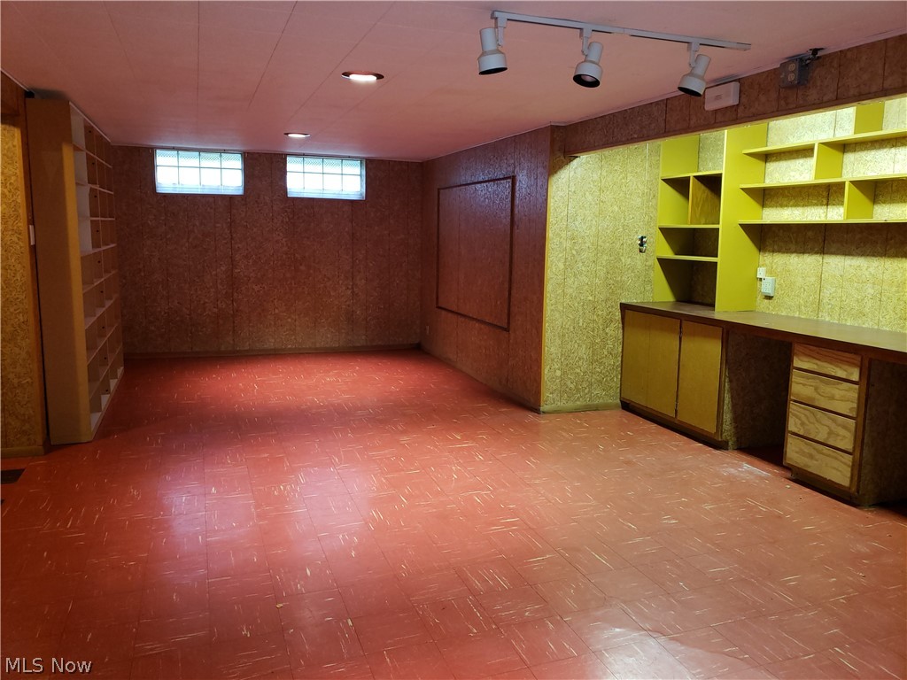 4249 Lambert Road Cleveland, OH 44121 - Photo 23 of 30