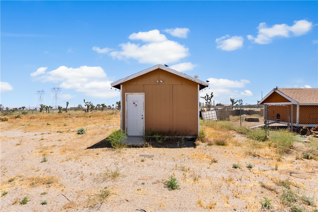 3104 Sacramento Road Phelan, CA 92371 - Photo 34 of 42