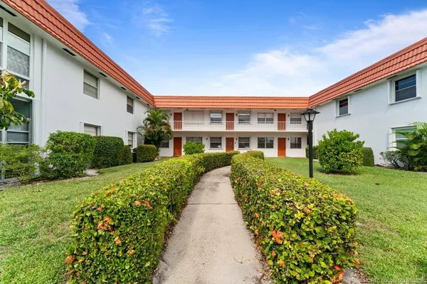 $2,000 | 2600 Southeast Ocean Boulevard, Unit FF14, Stuart, FL 34996