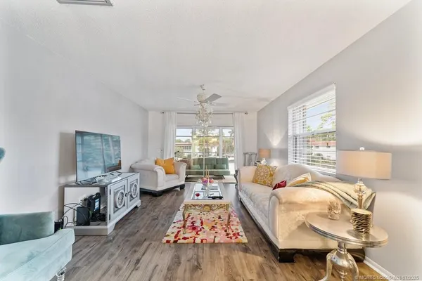 $2,000 | 2600 Southeast Ocean Boulevard, Unit FF14, Stuart, FL 34996