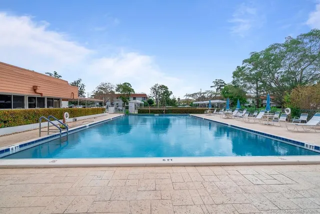 $2,000 | 2600 Southeast Ocean Boulevard, Unit FF14, Stuart, FL 34996