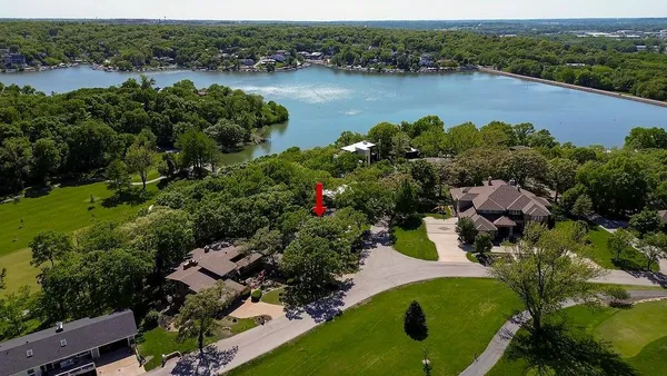 $999,999 | 250 Arapahoe Circle East, Lake Quivira, KS 66217