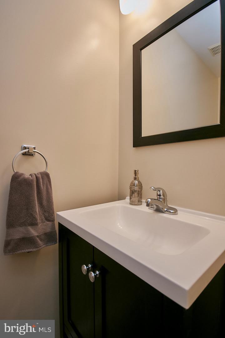 2357 Millennium Lane Reston, VA 20191 - Photo 10 of 25 Powder Room