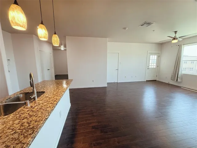 $1,850 | 1100 West Trinity Mills Road, Unit 4042, Carrollton, TX 75006