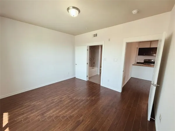 $1,700 | 1100 West Trinity Mills Road, Unit 4042, Carrollton, TX 75006