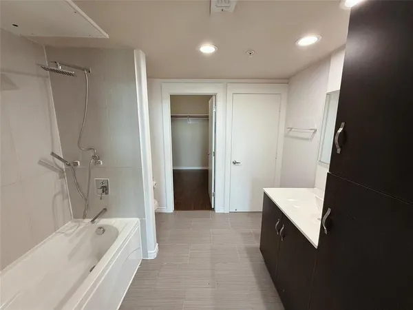 $1,700 | 1100 West Trinity Mills Road, Unit 4042, Carrollton, TX 75006