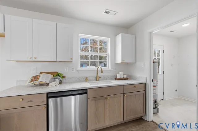 $309,000 | 1460 Farley Court, Sandston, VA 23150