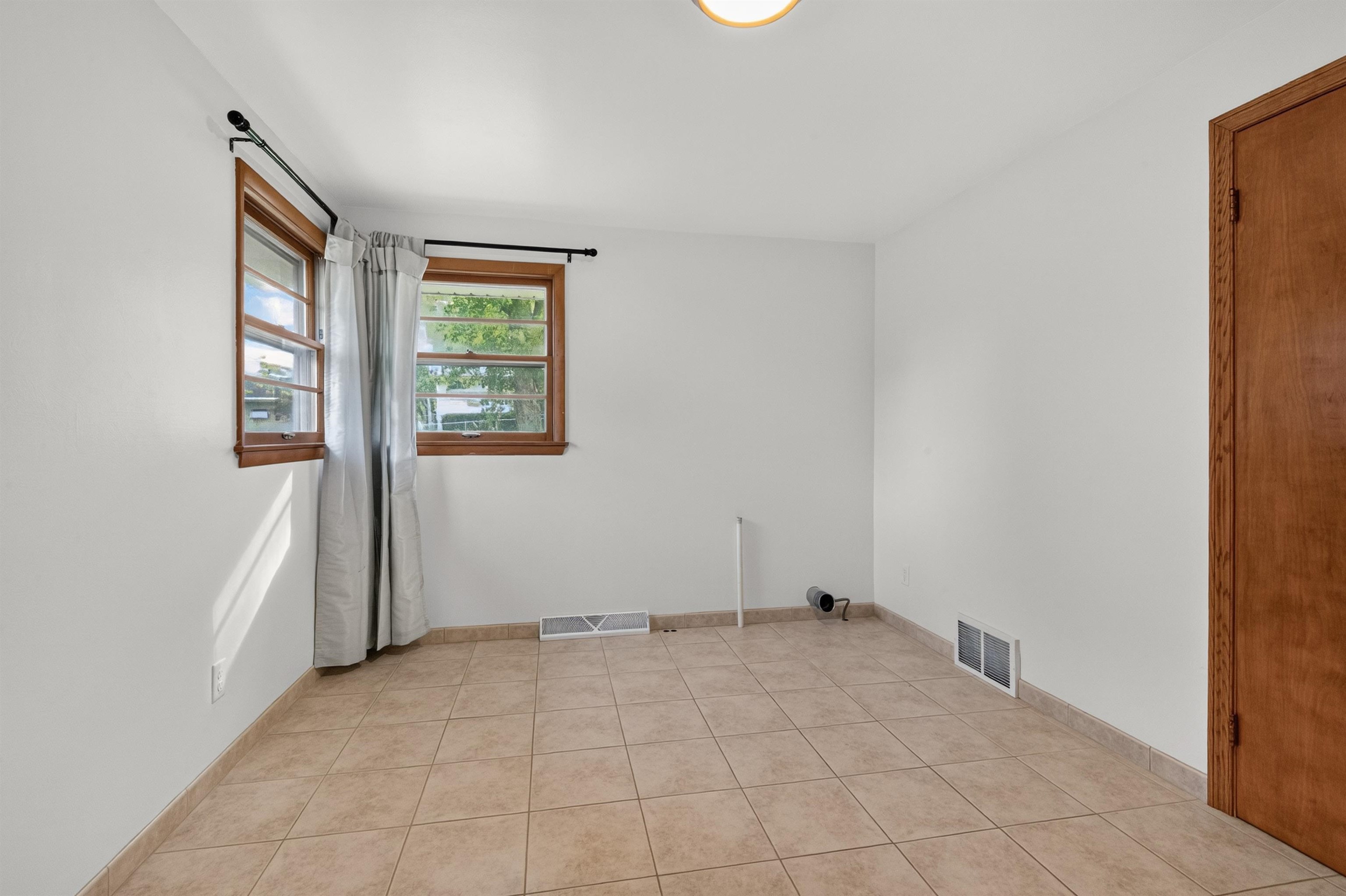 1607 Cormier Road Green Bay, WI 54313 - Photo 9 of 29 Gallery Image 9