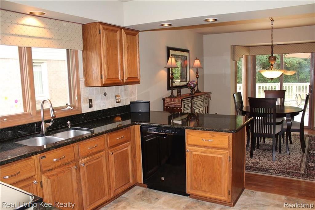 1668 Treeside Drive Rochester Hills, MI 48307 - Photo 4 of 25