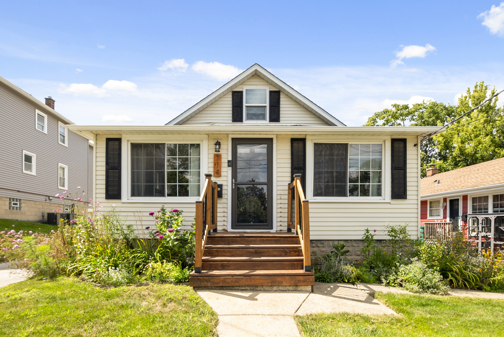 714 Walnut Street Lemont, IL 60439 - Photo 2 of 25 a front view of a house with garden
