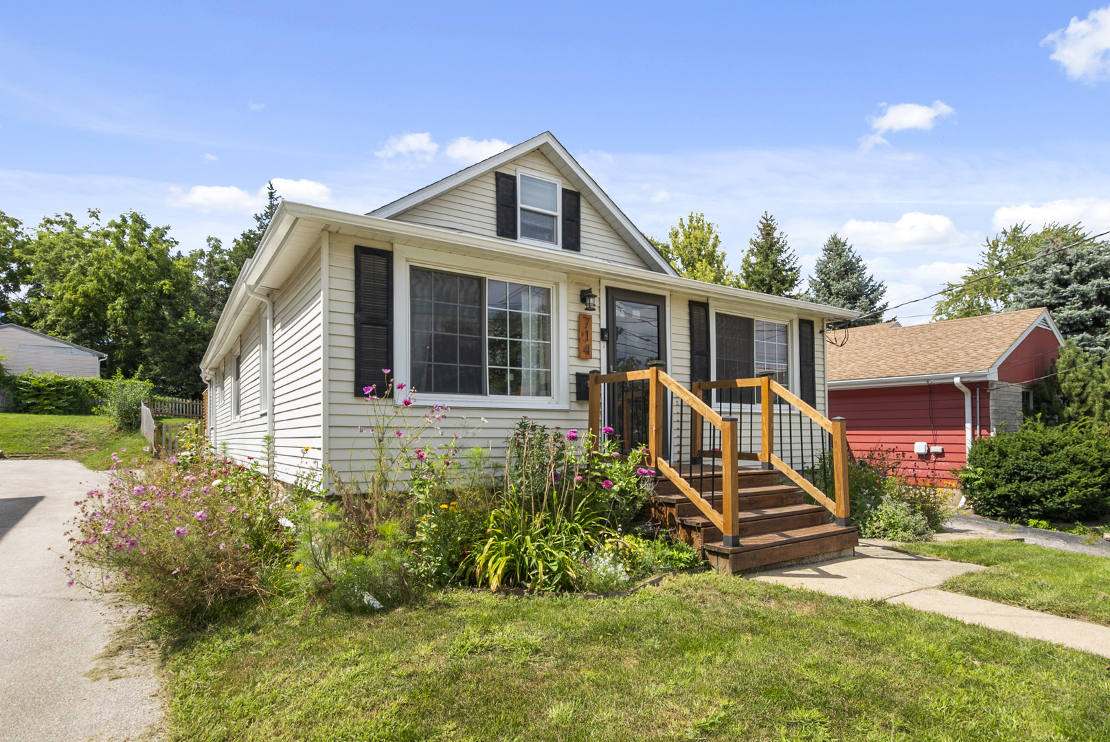 714 Walnut Street Lemont, IL 60439 - Photo 3 of 25 a front view of a house with a yard