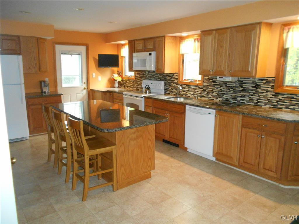 654 South Old Stage Road Albrightsville, PA 18210 - Photo 6 of 23 Gallery Image 6
