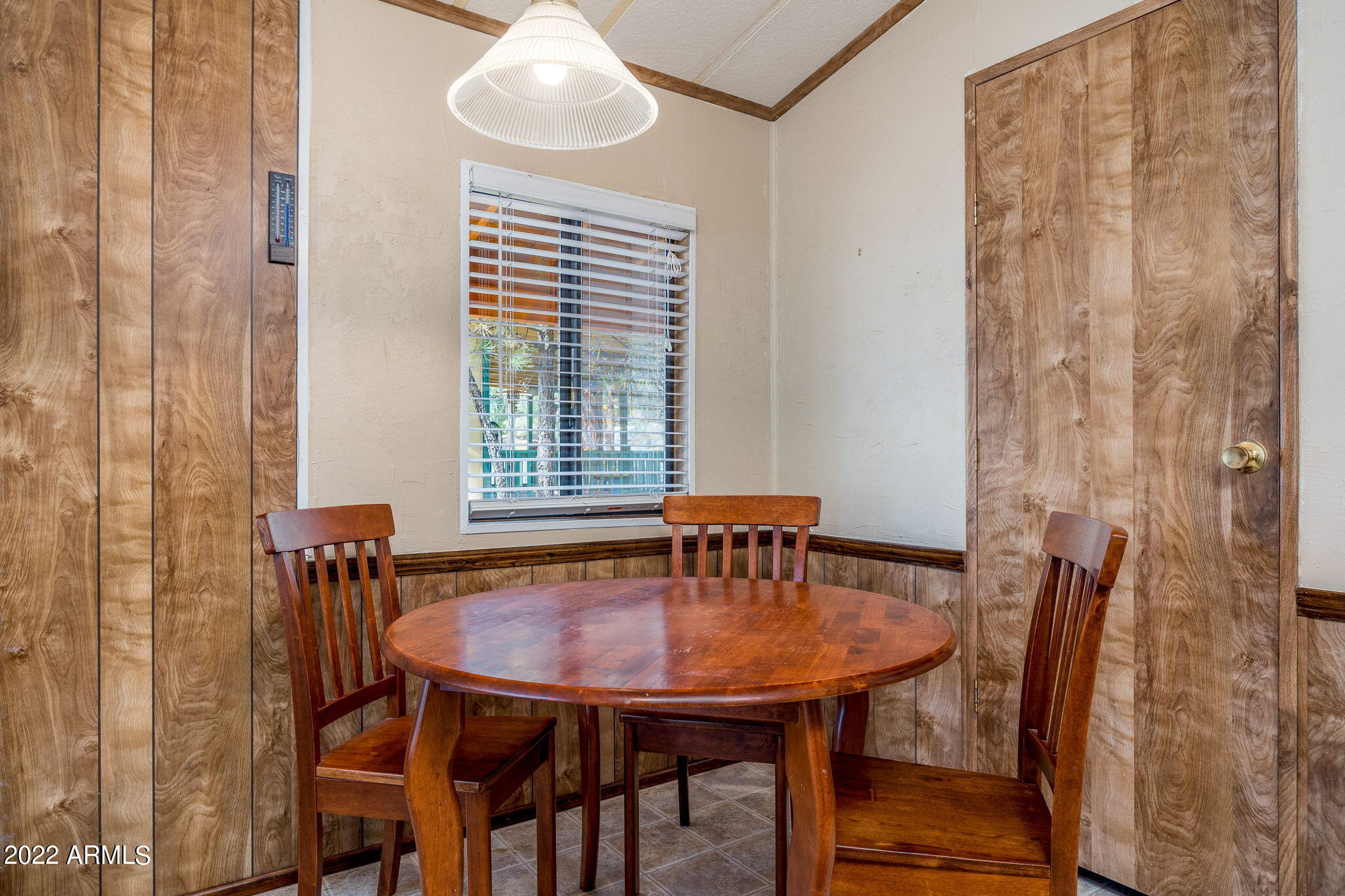 2953 Hunters Road Overgaard, AZ 85933 - Photo 4 of 17 DINING