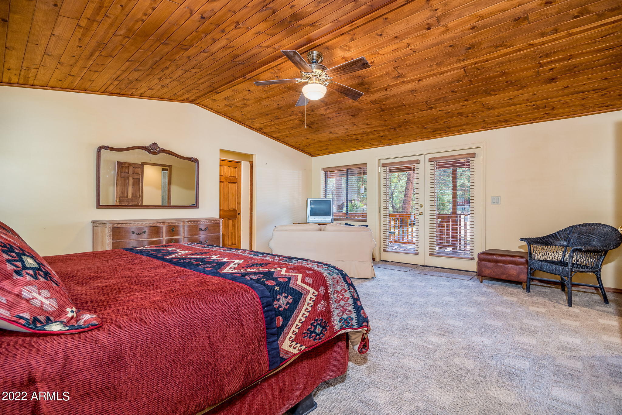2953 Hunters Road Overgaard, AZ 85933 - Photo 7 of 17 MASTER BATHROOM