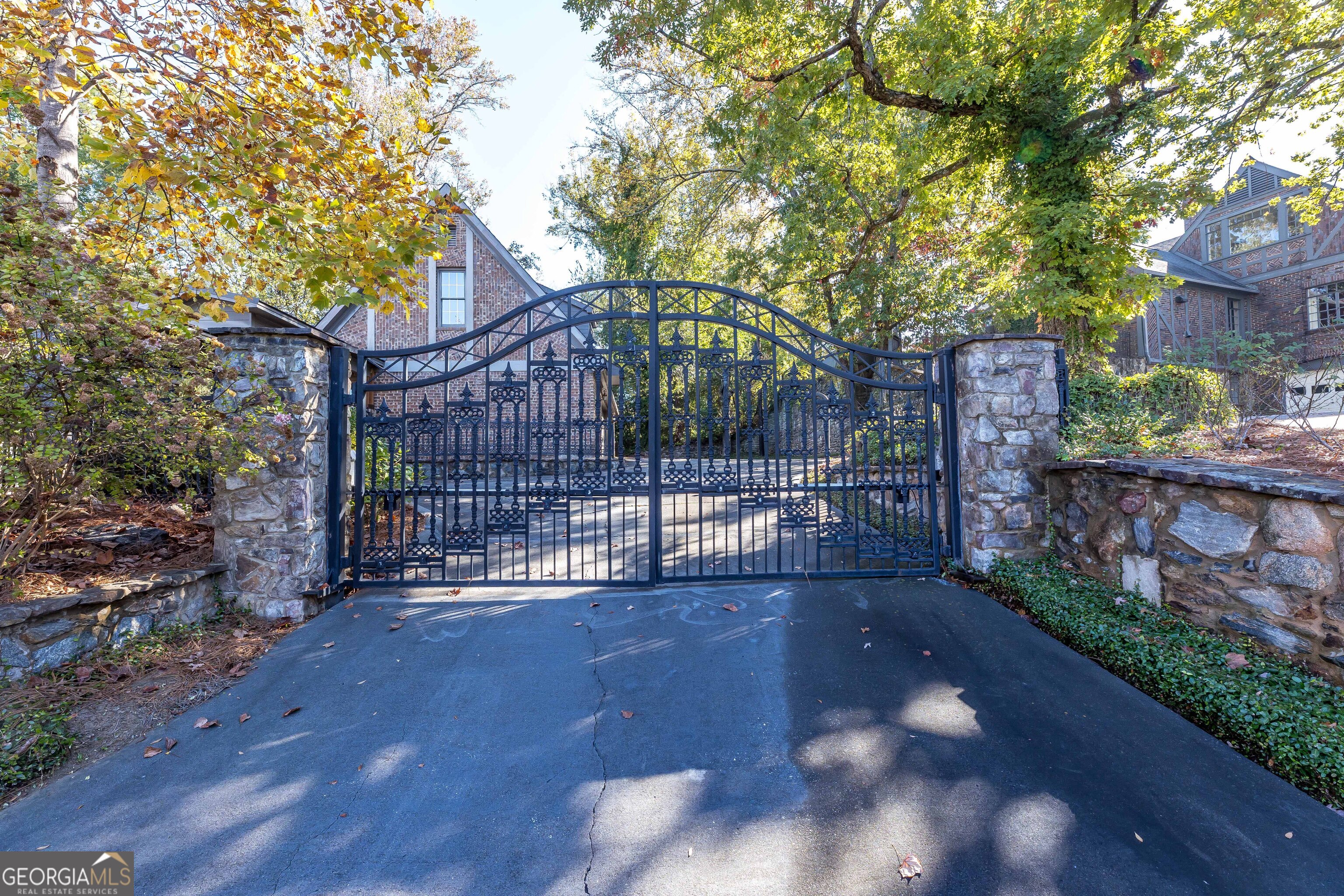 2000 Poplar Drive Columbus, GA 31906 - Photo 2 of 33 a view of pathway with a wrought fence