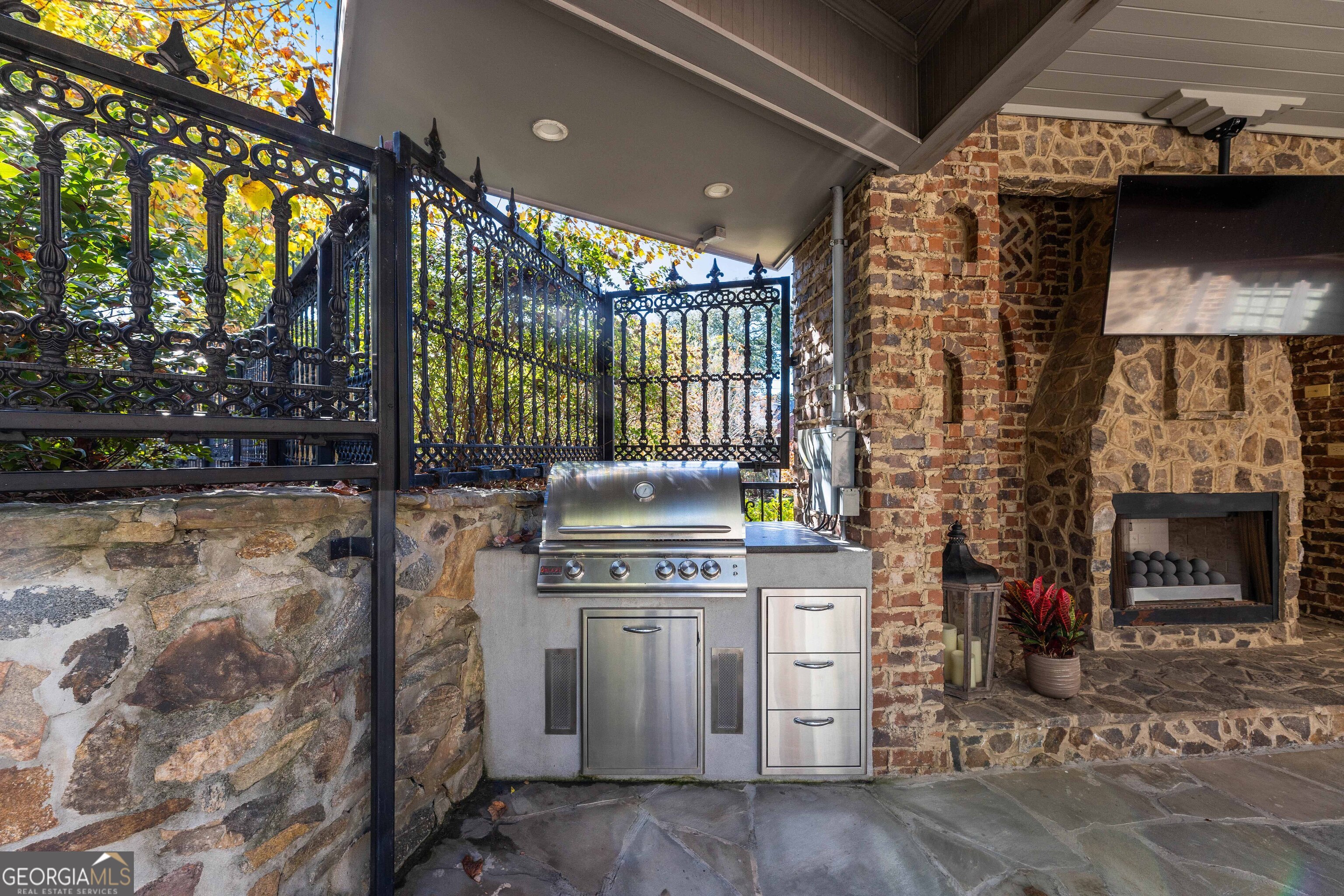 2000 Poplar Drive Columbus, GA 31906 - Photo 31 of 33 a stove top oven sitting inside of a kitchen