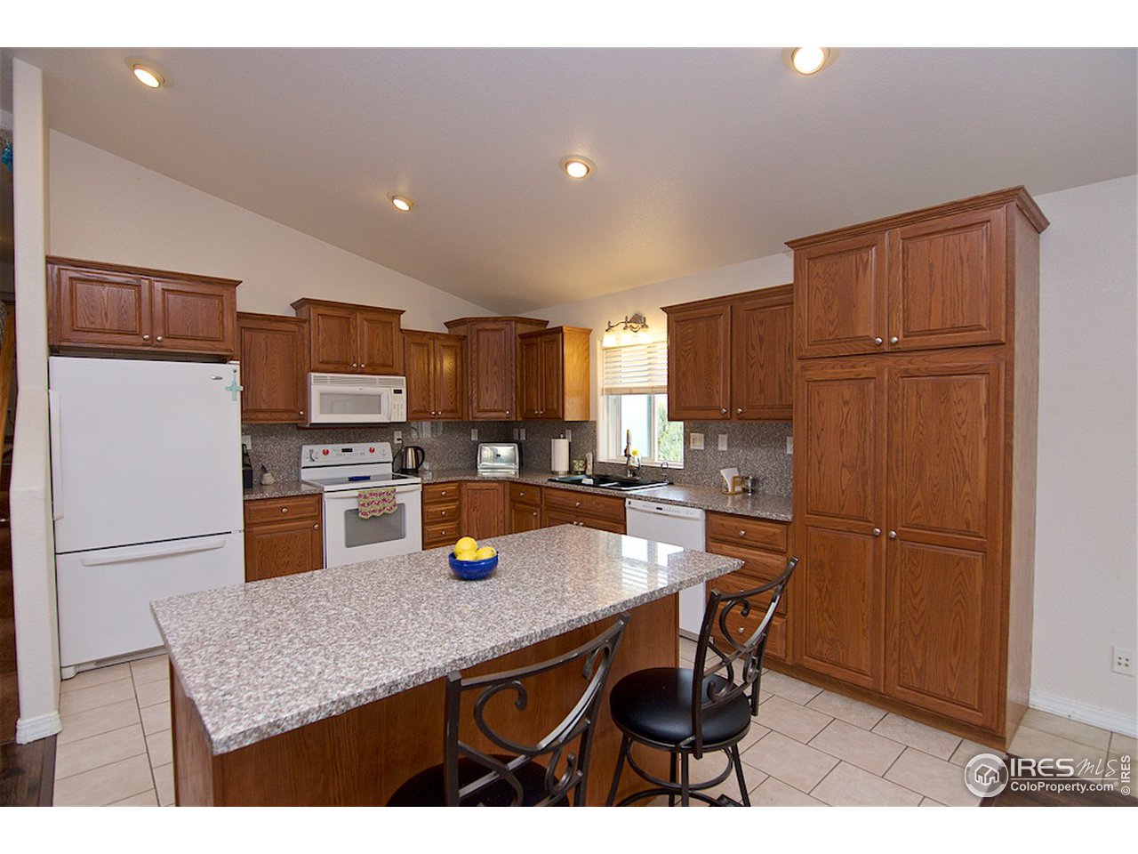 832 Nicole Road Sterling, CO 80751 - Photo 4 of 37 Breakfast Bar