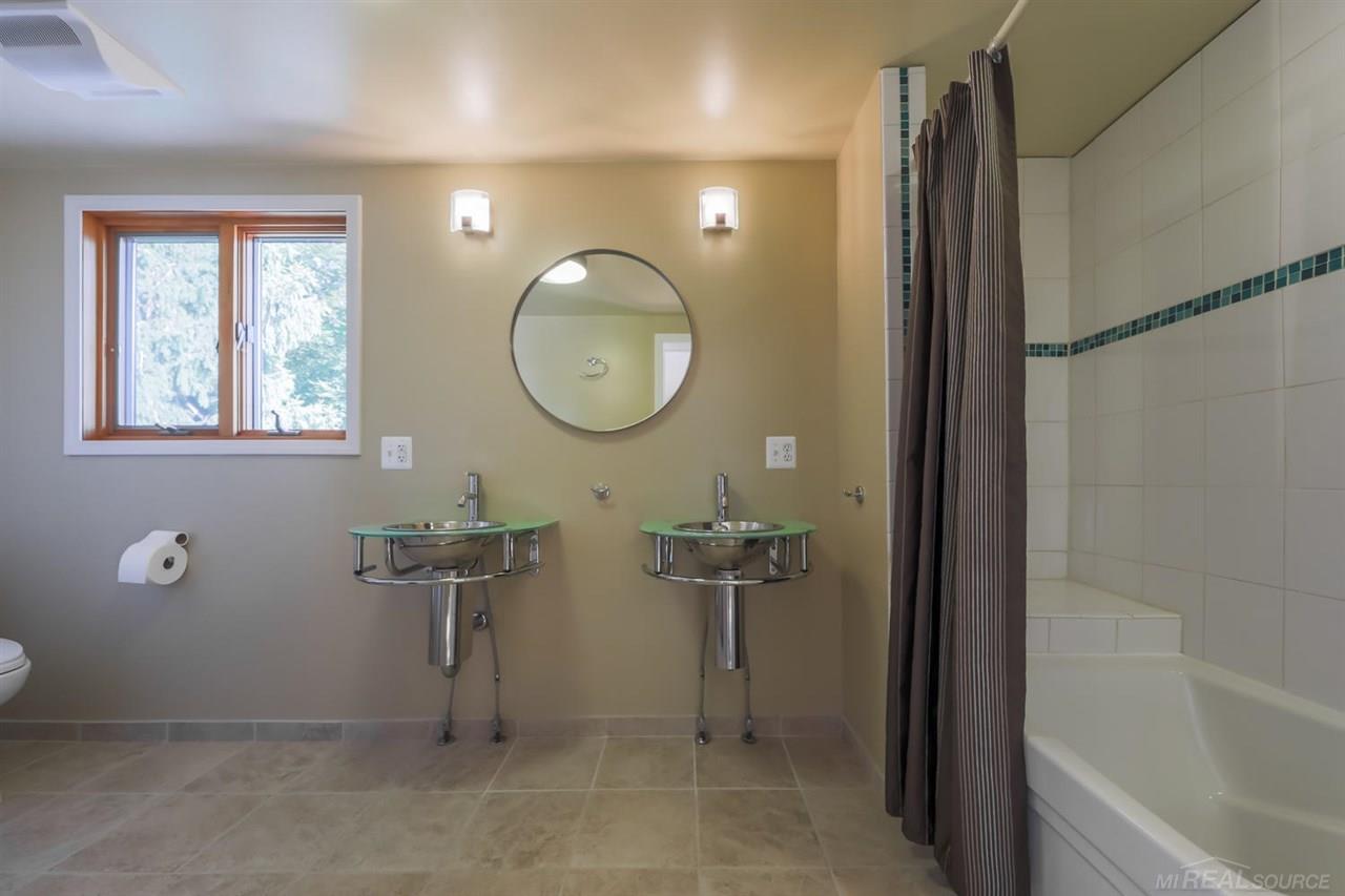 1600 Prestwick Road Grosse Pointe Woods, MI 48236 - Photo 17 of 21