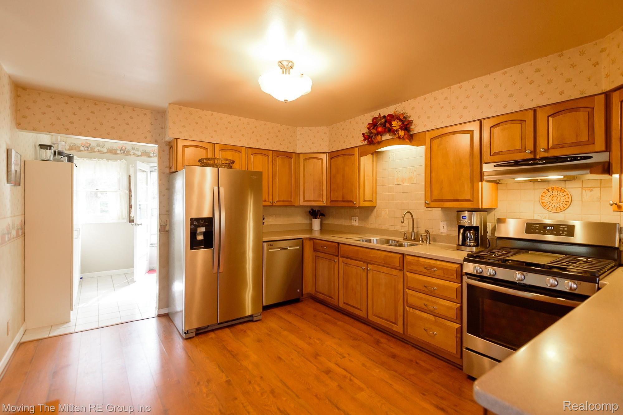 42797 Fret Road Belleville, MI 48111 - Photo 5 of 59 4.jpg