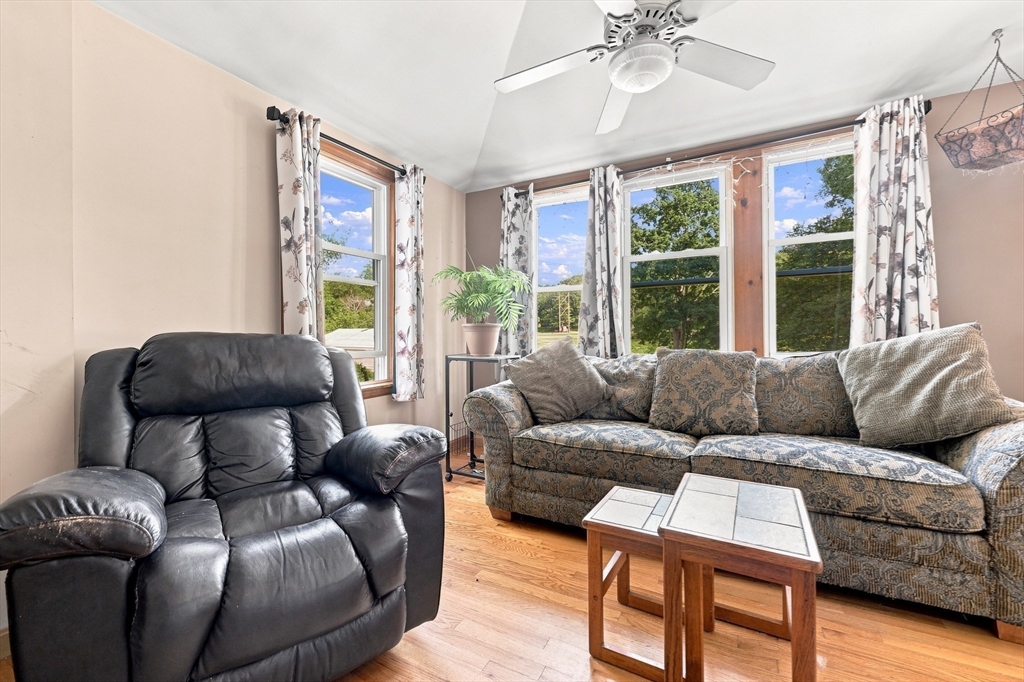 79 Waverly Road Woburn, MA 01801 - Photo 6 of 37 Gallery Image 6