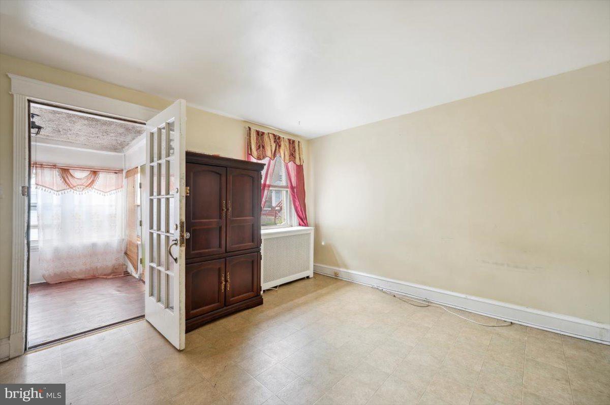6981 Clinton Road Upper Darby, PA 19082 - Photo 4 of 15