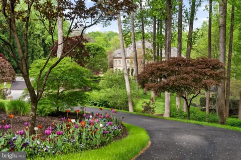 $14,000,000 | 9112-9120 Mine Run Drive, Great Falls, VA 22066