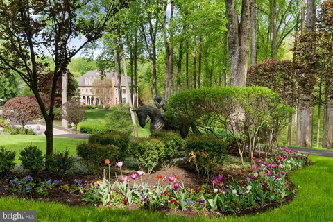 $14,000,000 | 9112-9120 Mine Run Drive, Great Falls, VA 22066