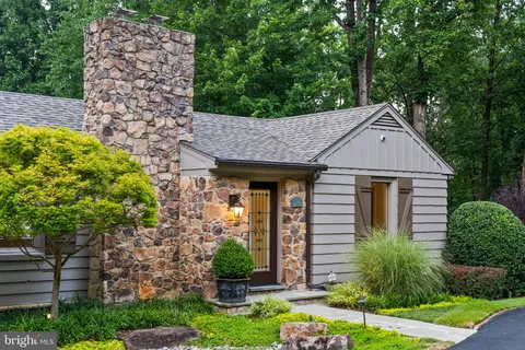 $14,000,000 | 9112-9120 Mine Run Drive, Great Falls, VA 22066