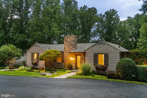 $14,000,000 | 9112-9120 Mine Run Drive, Great Falls, VA 22066