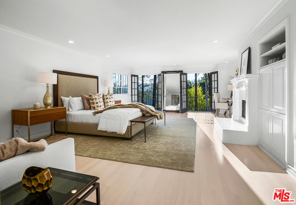 9653 Wendover Drive Beverly Hills, CA 90210 - Photo 24 of 34 a bedroom with a bed couch and a large window