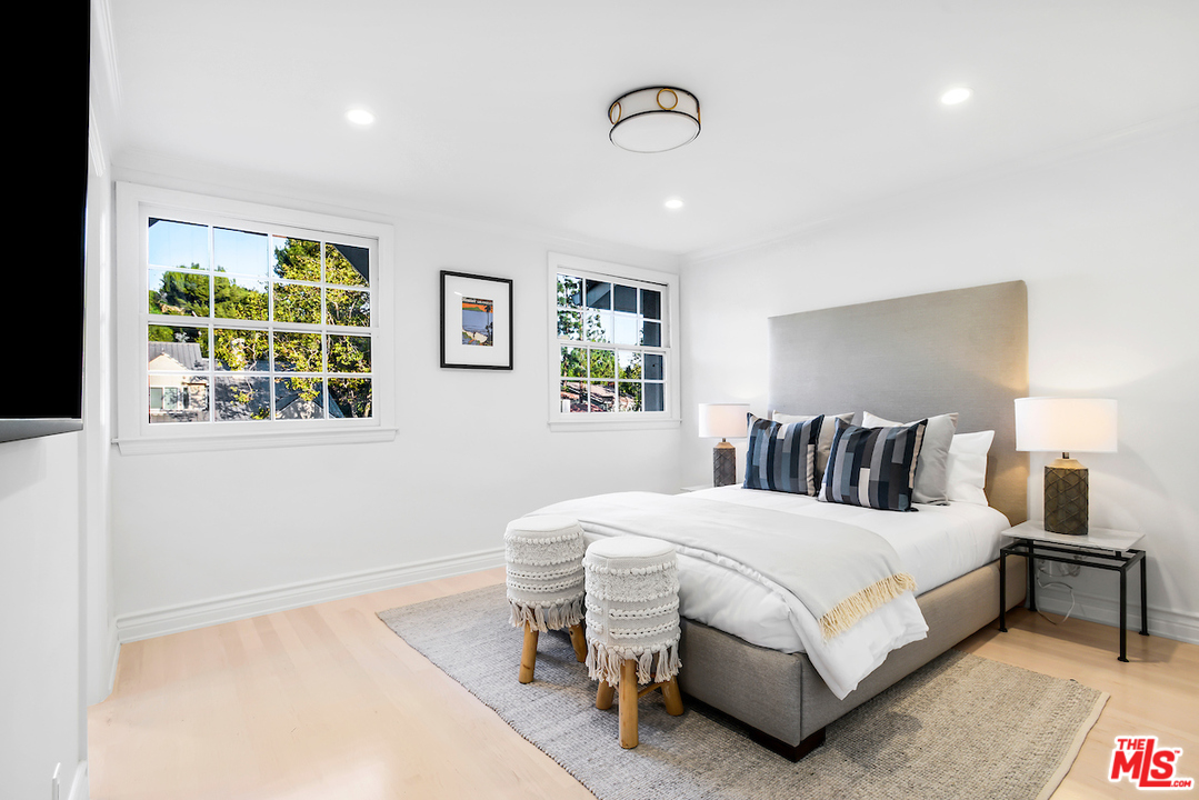 9653 Wendover Drive Beverly Hills, CA 90210 - Photo 32 of 34 a bedroom with a large bed and a window