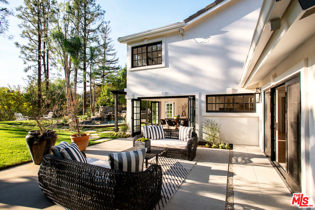 9653 Wendover Drive Beverly Hills, CA 90210 - Photo 33 of 34 a outdoor living space with furniture and garden view